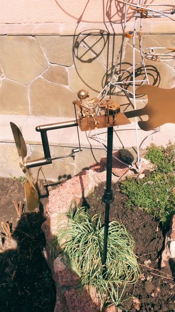Metall-Windrad „Rockband“ – Einzigartiger Gartenschmuck mit Rock’n’Roll-Charme