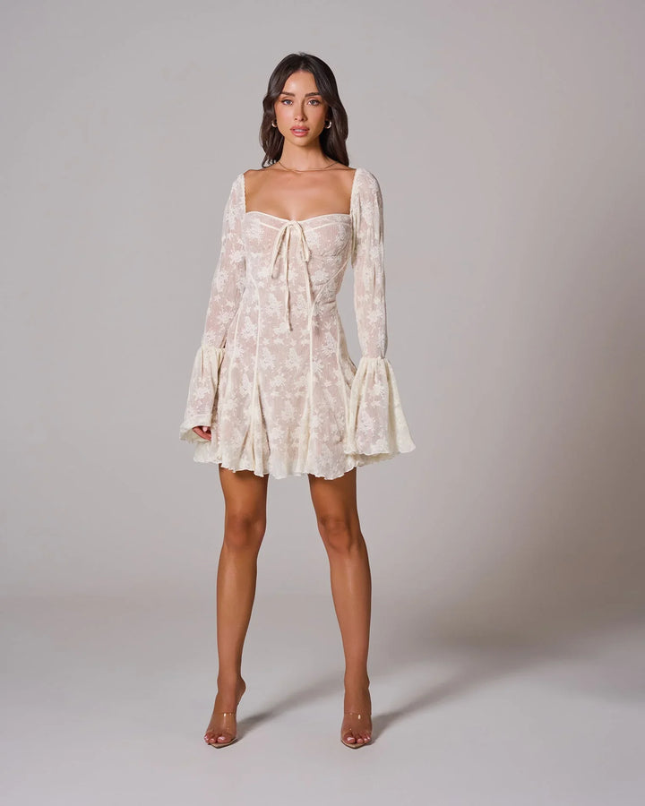 Amaya – Das romantische Spitzenkleid mit Illusionseffekt