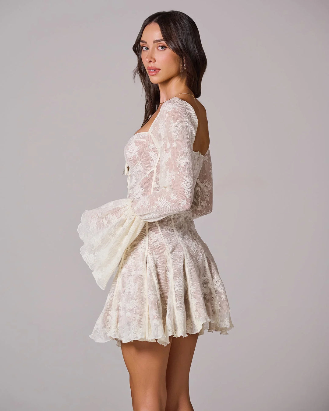 Amaya – Das romantische Spitzenkleid mit Illusionseffekt