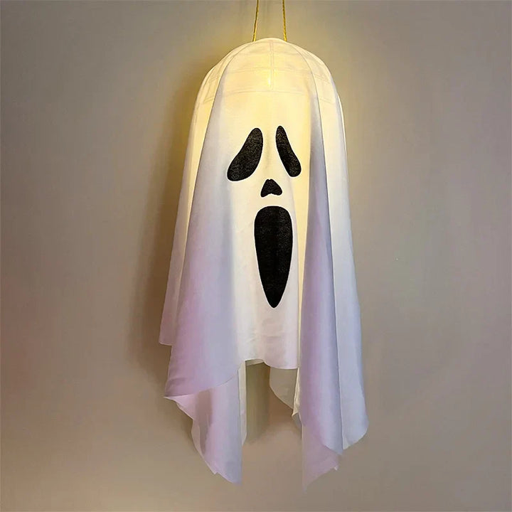Halloweengehängte Horror-Requisiten mit Lichtern
