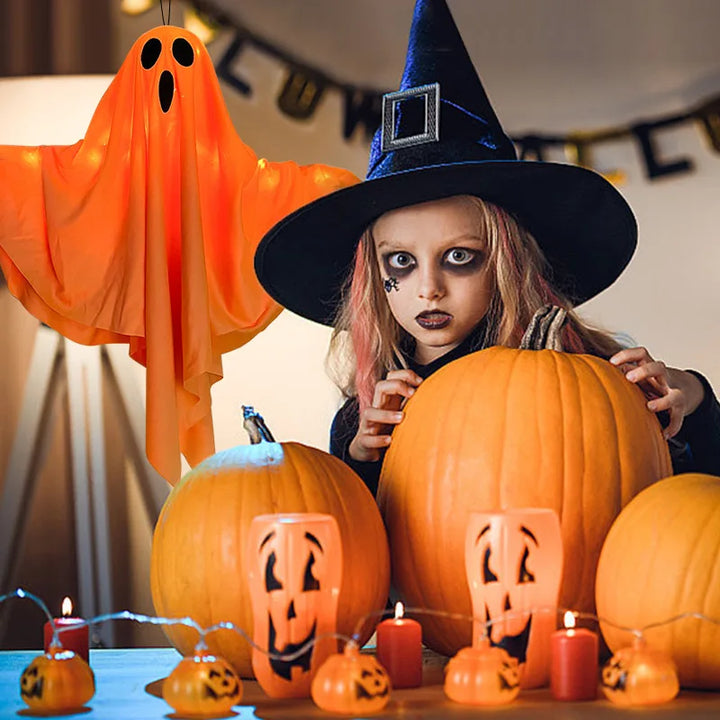 Halloweengehängte Horror-Requisiten mit Lichtern