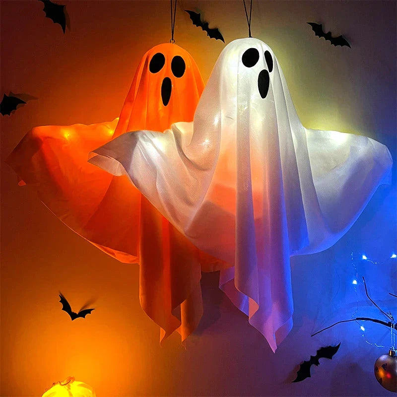 Halloweengehängte Horror-Requisiten mit Lichtern
