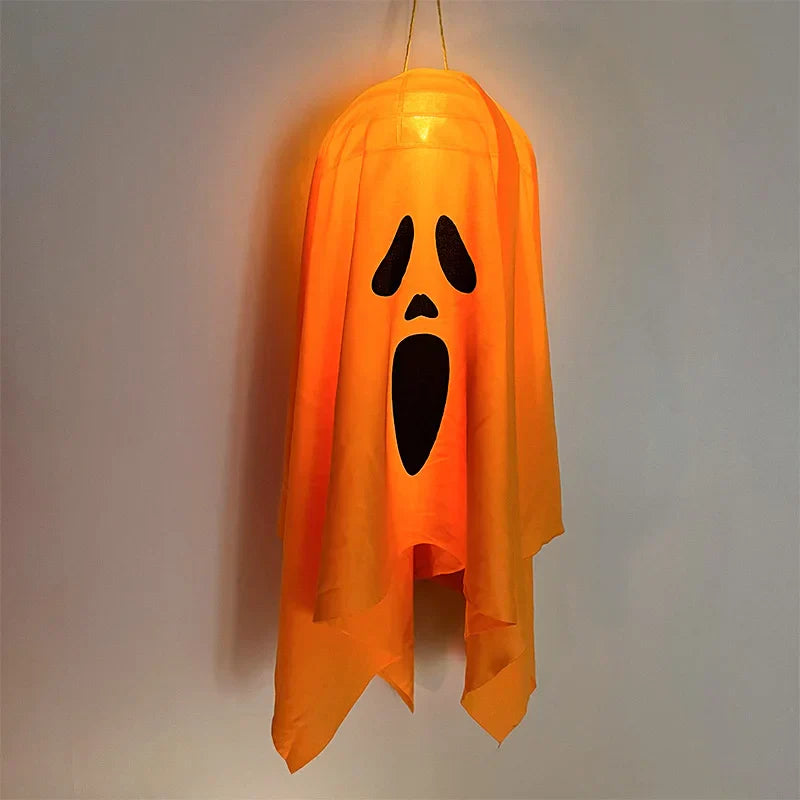 Halloweengehängte Horror-Requisiten mit Lichtern