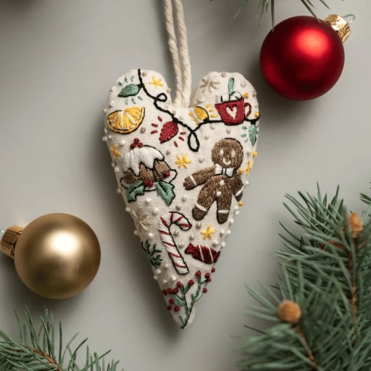 💖DIY herzförmiger handbestickter Weihnachtsanhänger/Anhänger-Set