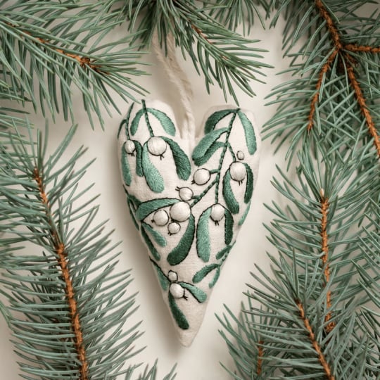 💖DIY herzförmiger handbestickter Weihnachtsanhänger/Anhänger-Set