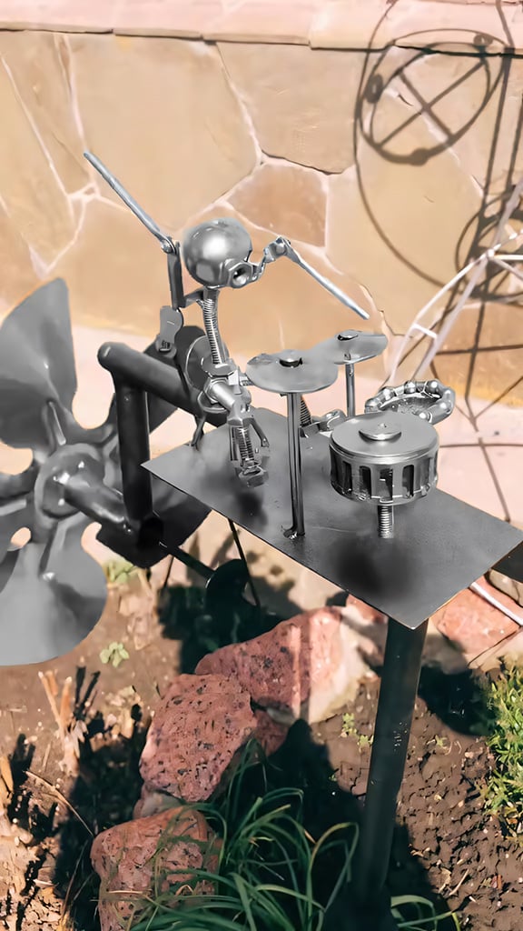 Metall-Windrad „Rockband“ – Einzigartiger Gartenschmuck mit Rock’n’Roll-Charme