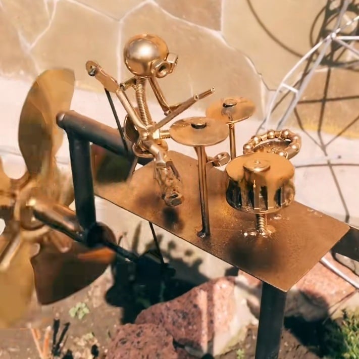 Metall-Windrad „Rockband“ – Einzigartiger Gartenschmuck mit Rock’n’Roll-Charme