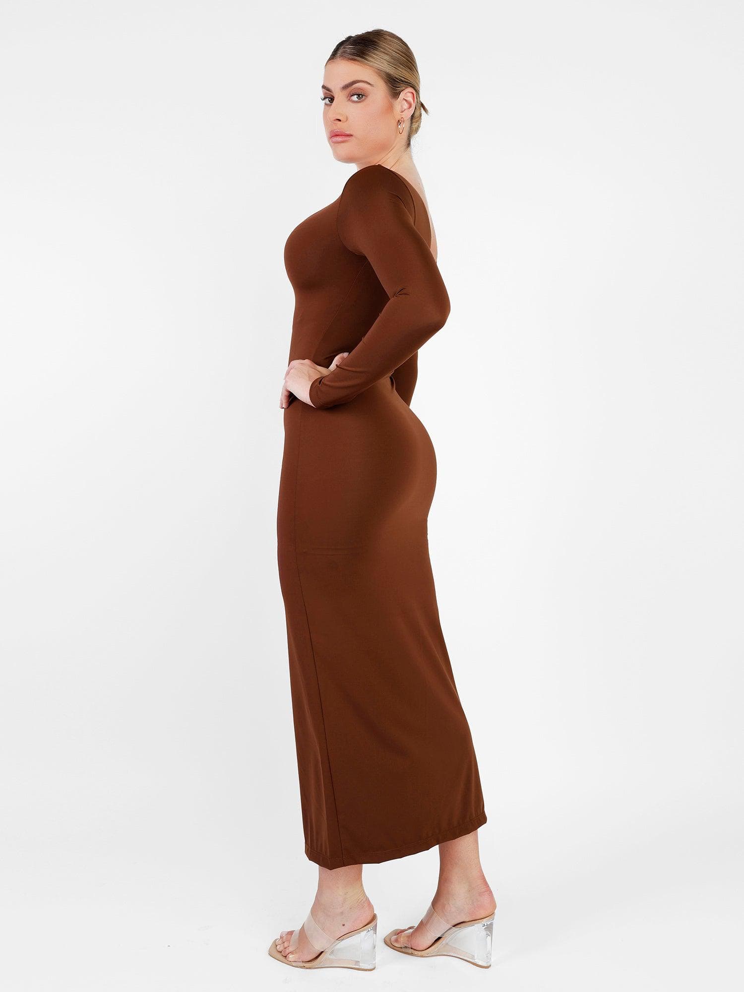 Der Shapewear-Kleid mit langem Ärmel und Schlitz