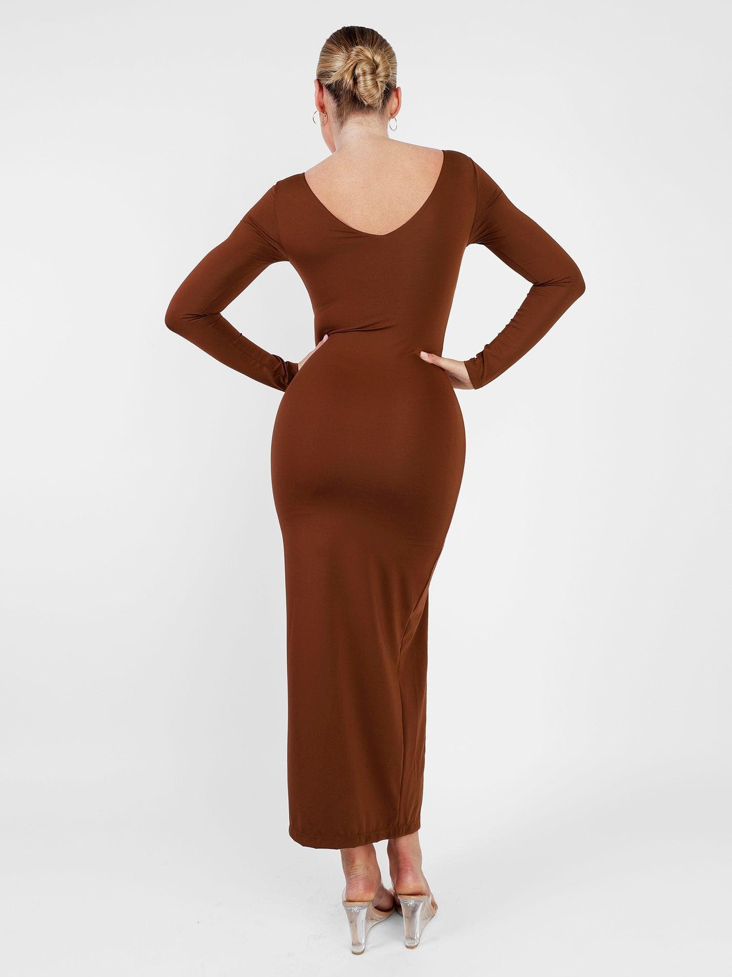 Der Shapewear-Kleid mit langem Ärmel und Schlitz