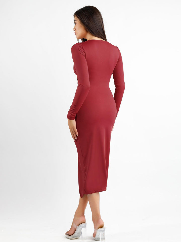 Der Shapewear-Kleid mit langem Ärmel und Schlitz