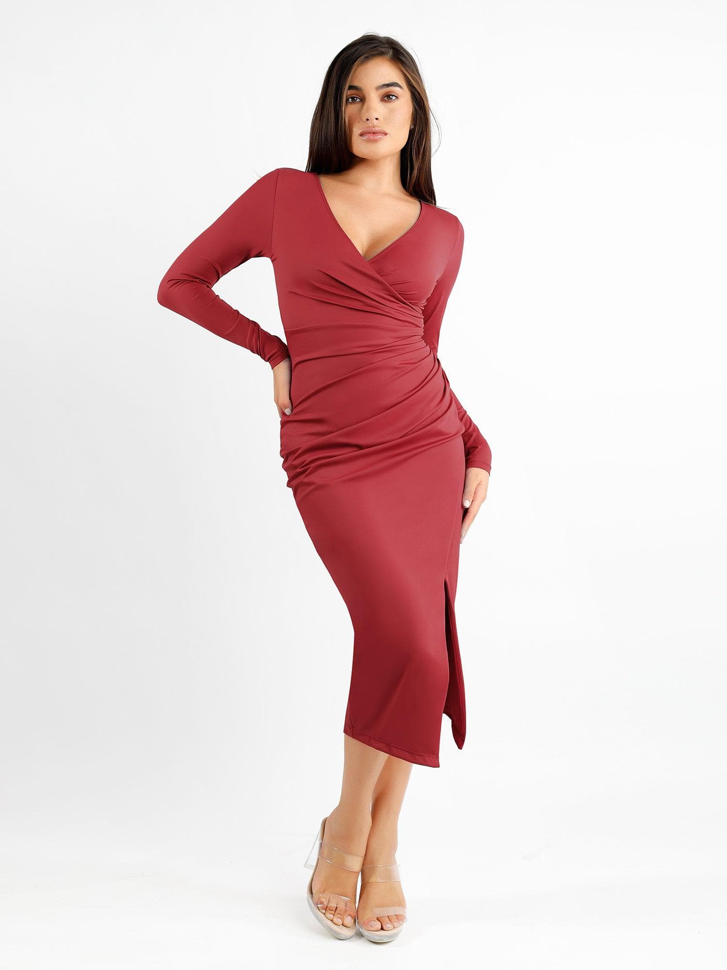 Der Shapewear-Kleid mit langem Ärmel und Schlitz