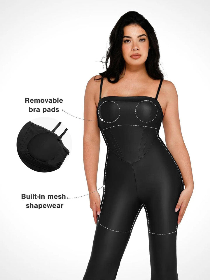 Formendes, pseudo-ledernes Korsett-Overall-Set