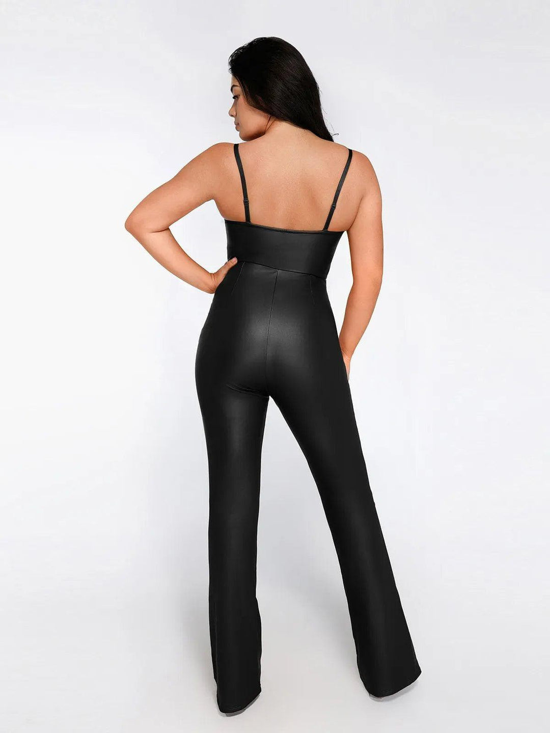 Formendes, pseudo-ledernes Korsett-Overall-Set